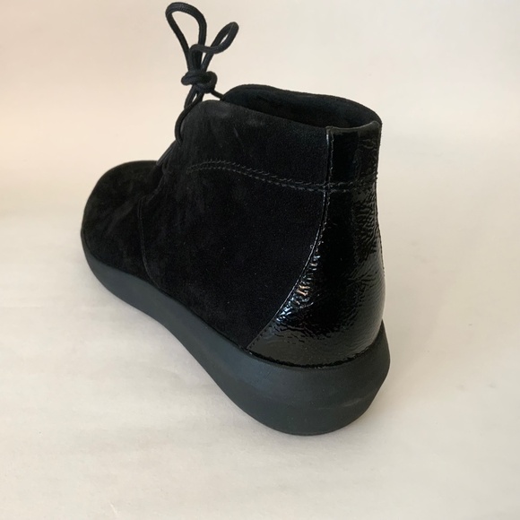 CLARKS TAWNIA LACE BLACK SUEDE LACE UP ANKLE BOOT Comfortable casual flat bootie - Picture 16 of 16